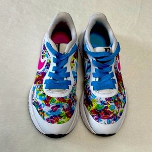 Girls Nike Revolution 5 Sneakers.
